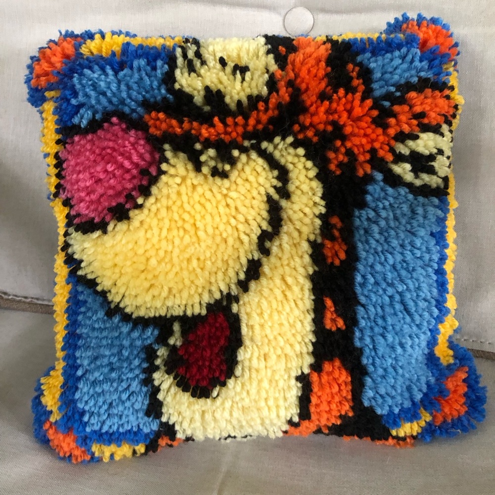 Vintage Latch Hook Tigger “Disney” Handmade Throw Pillow 13” Great Condition